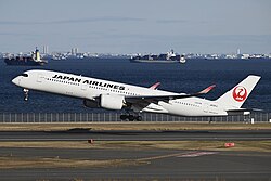 Restos del accidente en Haneda
