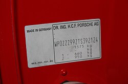 Detalle de placa de identificación del vehículo