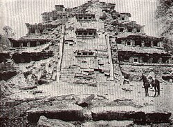 Pirámide de los Nichos