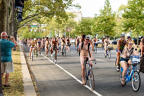 Imagen ilustrativa de Paseos en Bicicleta Opcionalmente Desnudos: Arte y Protesta