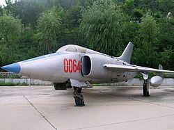 Vista lateral del Nanchang Q-5