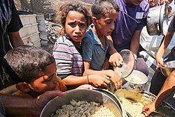Niño desplazado en Deir el-Balah