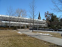 Edificio diseñado por Helmut Jahn