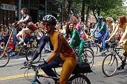 Ciclistas en el World Naked Bike Ride