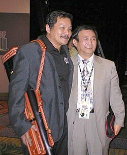Efren Reyes junto a un fan