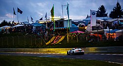 Coches compitiendo en el circuito de Nürburgring