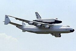 Antonov An-225 con nave Buran